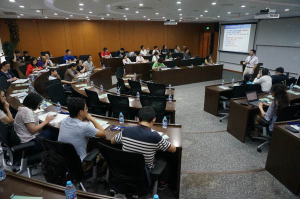 上海多源大數據和智能健康管理研究學術討論會暨大數據聯合研究簽約儀式在交大安泰舉行