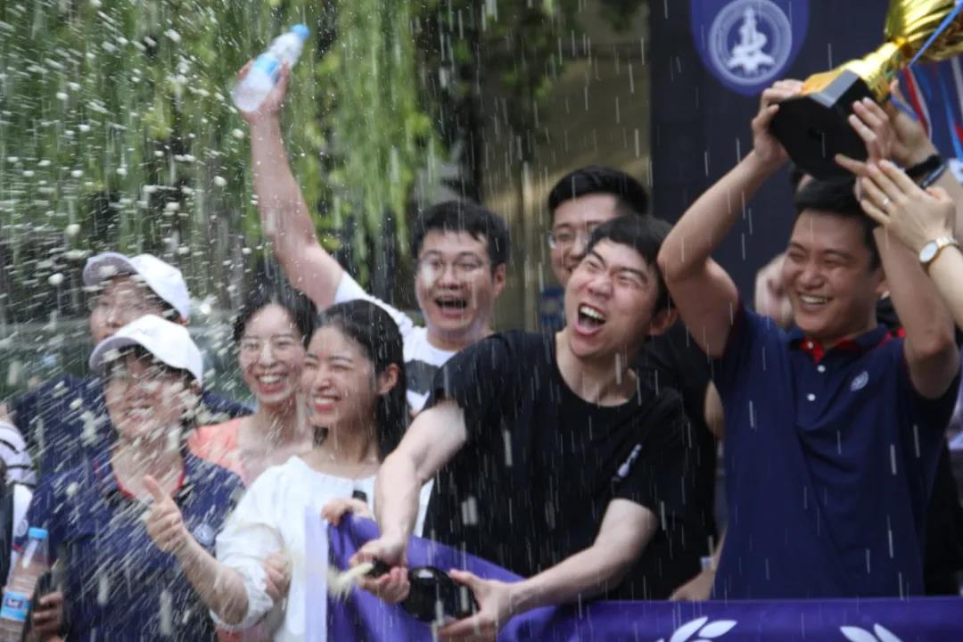 【美哉吾校】第一屆“永利?領克杯”西安交通大學管理學院MBA暨專業學位拔河比賽成功舉辦