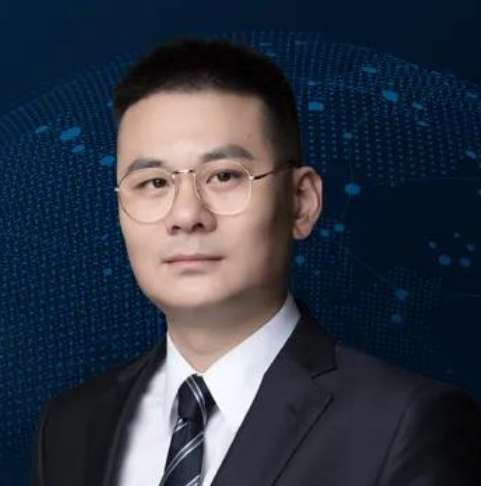 重慶大學(xué)經(jīng)濟(jì)與工商管理學(xué)院?副院長劉辛為中國MBA教育30周年致賀詞
