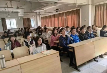 北信科經管學院非全日制研究生臨時黨支部組織觀看全面從嚴治黨宣傳教育警示片