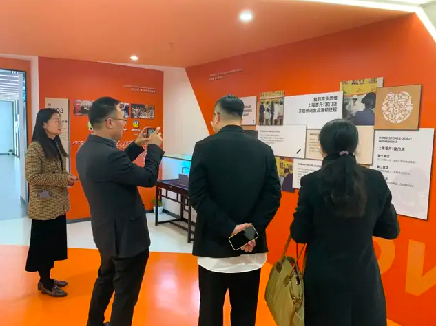 上經貿大MBA中心主任帶隊調研上海來伊份股份有限公司洽談合作