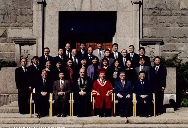 20年前的BI畢業典禮是什么樣的？