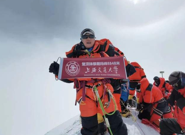 8848.86米！祝賀交大安泰MBA校友夏婷成功登頂珠峰