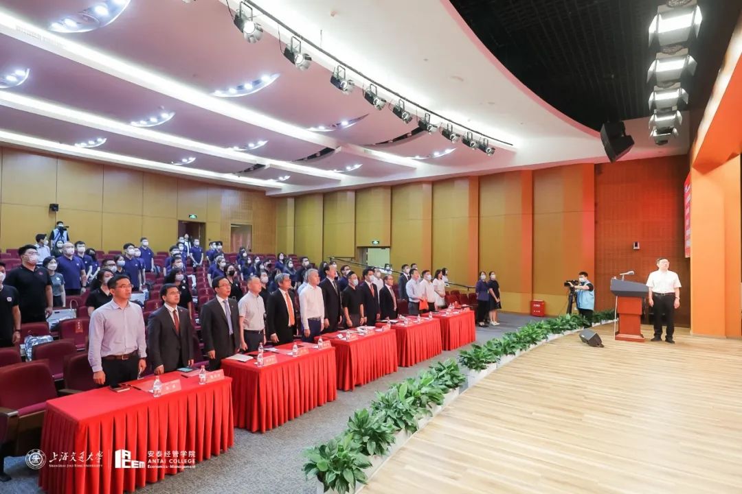 交大安泰2022級專業(yè)學(xué)位碩士研究生（MBA/EMBA/MTT）開學(xué)典禮正式舉行