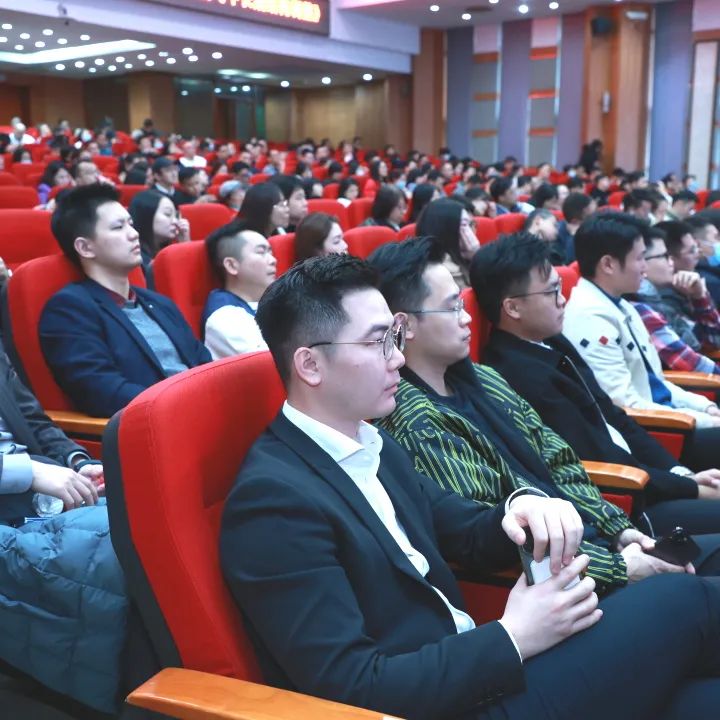 暨南大學(xué)管理學(xué)院華商管理論壇“展望2024：經(jīng)濟(jì)的新平衡與中長期結(jié)構(gòu)調(diào)整” 圓滿舉行！