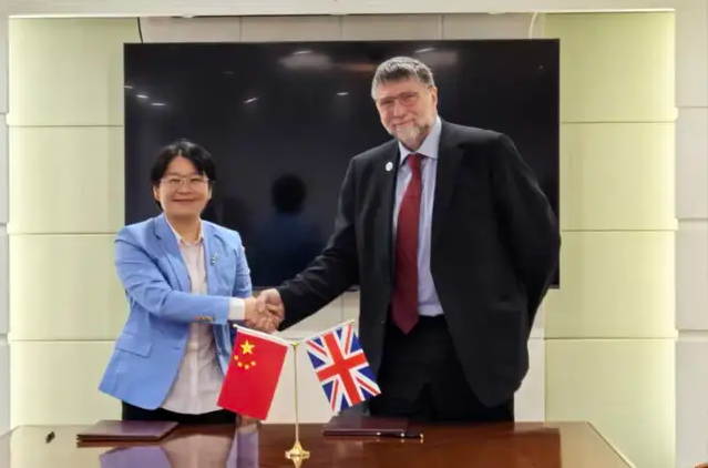 曼徹斯特大學副校長Stephen Flint教授一行訪滬，深化中國合作
