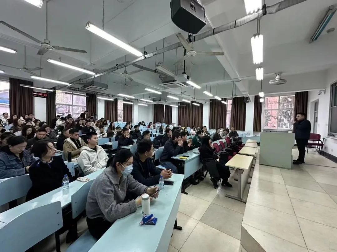 上海大學MBA講座回顧 | AI引領技術革新，談談聊天機器人、ChatGPT和DeepSeek