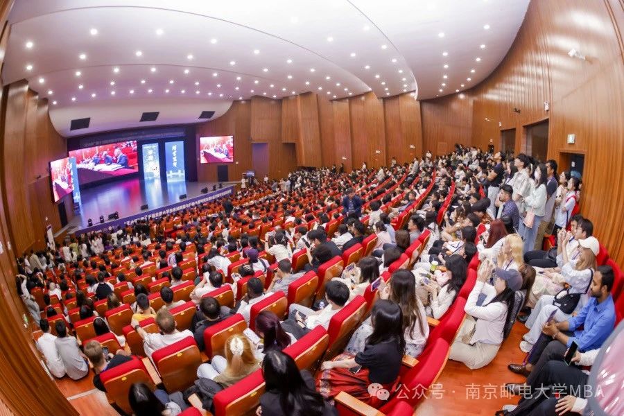 南京郵電大學MBA中心教師受邀擔任“正大杯”第十五屆全國大學生市場調查與分析大賽研究生組暨在華留學生組總決賽頒獎嘉賓
