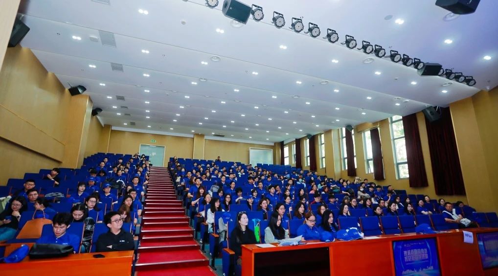 理承商脈同舟濟，智啟新章譜鴻篇｜上理管院專業學位教育中心開展2025級新生素質拓展活動（第一批）